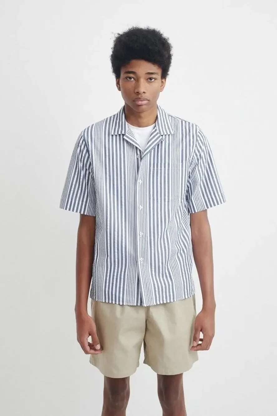 A Kind of Guise Gioia Short Sleeve Shirt in Navy/White Men's Medium Germany *